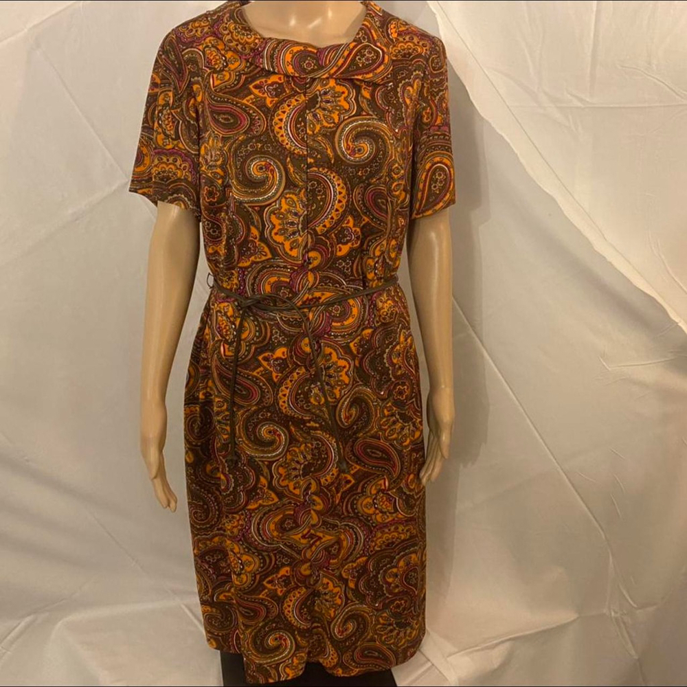 Vintage 60's Mid-Mod Paisley Cowl Neck Shift - L

Ultra Chic, Ultra Mod